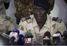 Mali: la junte se dit favorable à une transition menée par un militaire