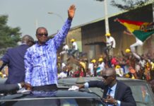 Guinée: Alpha Condé promet des élections pacifiques devant les émissaires internationaux