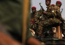 Guinée : Un camp militaire attaqué à 72 h d’une élection à haut risque