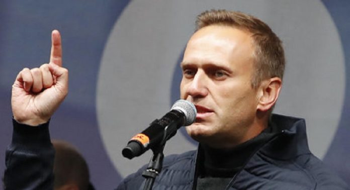 Navalny accuse Poutine d'être «derrière» son empoisonnement, le Kremlin réagit