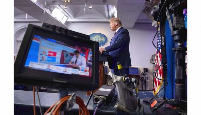 Des télévisions américaines coupent l'allocution en direct de Donald Trump