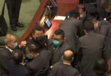 Hong Kong: les députés pro-démocratie du Parlement annoncent leur démission collective
