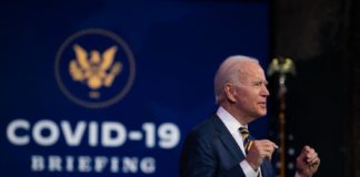 Covid-19: Joe Biden critique les retards dans la distribution des vaccins