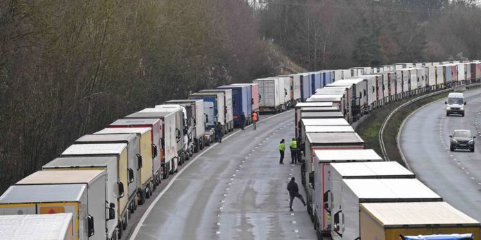 Covid-19 au Royaume-Uni : près de Douvres, Noël dans le camion pour les chauffeurs bloqués