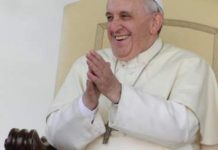 Le pape François blâme les vacanciers qui “ignorent ceux qui souffrent”