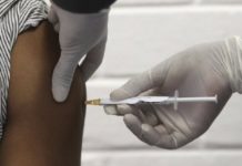 Covid-19: Emmanuel Macron propose de réserver des vaccins aux pays en développement
