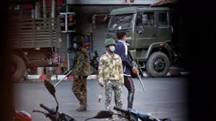Face à la multiplication des arrestations nocturnes, les Birmans s'organisent