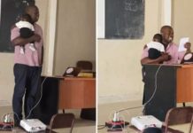 Un professeur porte le bébé d'une élève pour "saluer le courage de toutes les mères étudiantes"