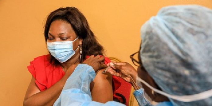 Coronavirus : 600 millions d’euros pour des vaccins produits en Afrique