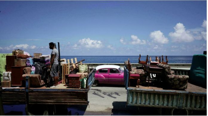 Cuba se prépare au passage de la tempête Elsa, des habitants évacués par crainte d'inondations