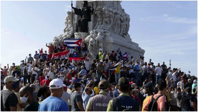 Cuba: des manifestations contre le gouvernement massives et inédites