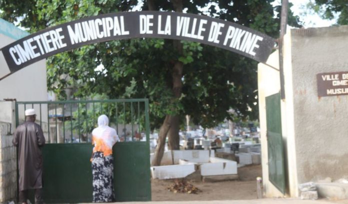 Macky accorde 4 hectares pour l'extension du cimetière de Pikine