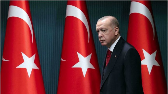 Afghanistan: Erdogan annonce que la Turquie a eu des entretiens avec des responsables talibans