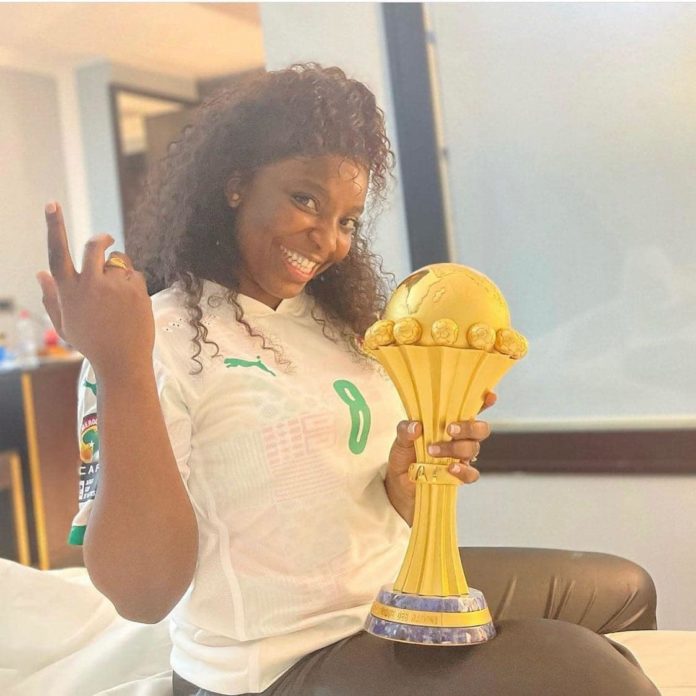 Avec le numéro 08 de Cheikhou Kouyaté, Maman café avec, s’affiche avec la coupe d’Afrique