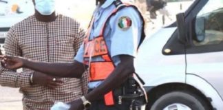 Outrage à agent dans l’exercice de ses fonctions : Le chauffeur de clando empoigne le policier et lui arrache un bouton