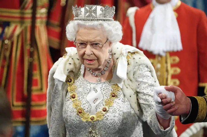 Angleterre : La reine Elizabeth II positive au Covid