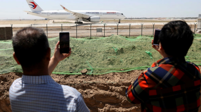 Chine: un Boeing-737 avec 132 personnes à bord s'écrase dans le sud-ouest du pays