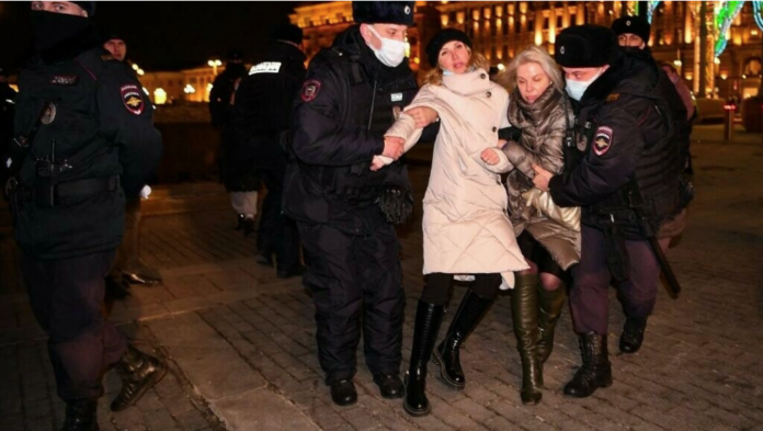 Russie: au moins 5000 arrestations de manifestants opposés à la guerre en Ukraine