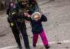 Ukraine: évacuations en cours à Soumy, plus de 2 millions de réfugiés ont fui la guerre