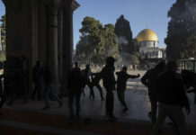 Tensions à Jérusalem: de nombreux blessés lors de heurts sur l'esplanade des Mosquées