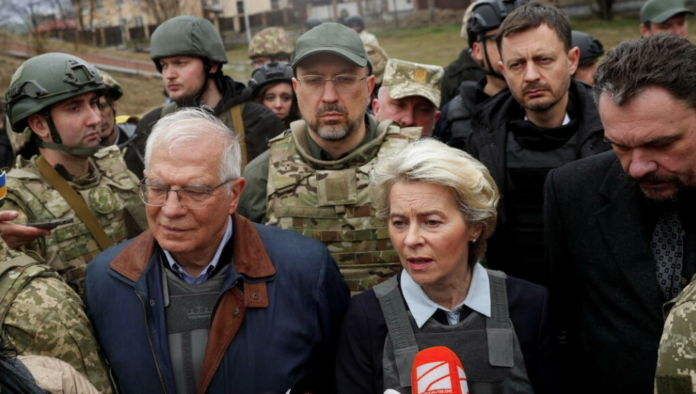 En visite à Kiev et Boutcha, von der Leyen promet un «avenir européen» à l'Ukraine
