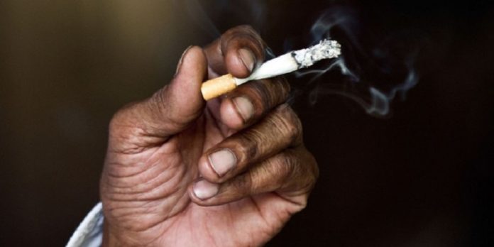 Lutte contre le tabagisme: 8 ans après son vote, la loi anti-tabac est en 