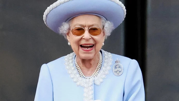 À la Une: le monde rend hommage à la reine d'Angleterre qui fête ses 70 ans de règne