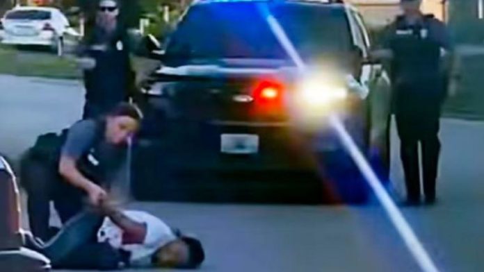 Nouvelle bavure aux USA : la police tire sur une femme noire enceinte (Vidéo)