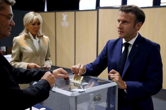 France - Législatives : Bousculé par la gauche, le camp Macron entame une semaine décisive pour la majorité absolue à l'Assemblée