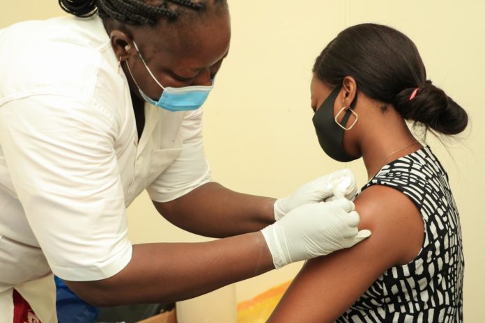 Afrique : La vaccination anti-Covid-19 a augmenté de près de trois quarts en juin 2022