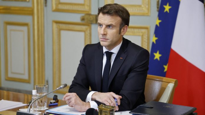 Stop, M. Macron, arrêtez ce cirque ! Par Boubacar Séye