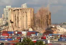 Au Liban, huit tours des silos à grains du port de Beyrouth s'effondrent