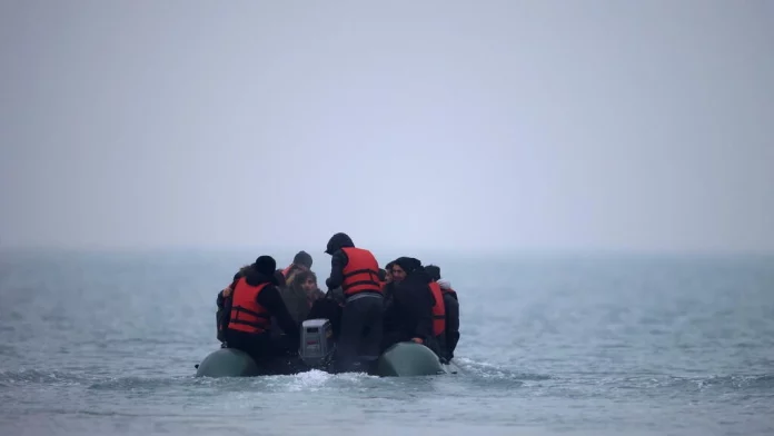 Migrants: nouveau record de traversées illégales de la Manche en une journée