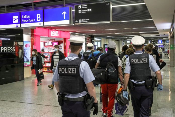 Allemagne: Un Sénégalais arrêté à l’aéroport de Berlin pour trafic d’êtres humains