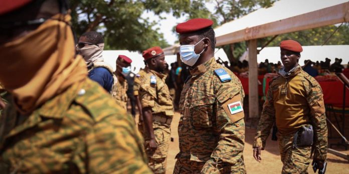 Burkina Faso : le capitaine Traoré s’attaque à la réforme de l’armée