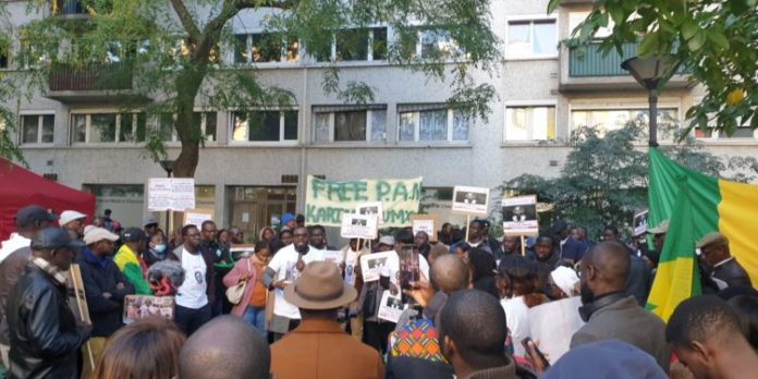 Manifestation de soutien au journaliste d’investigation Pape Alé Niang à Médiapart