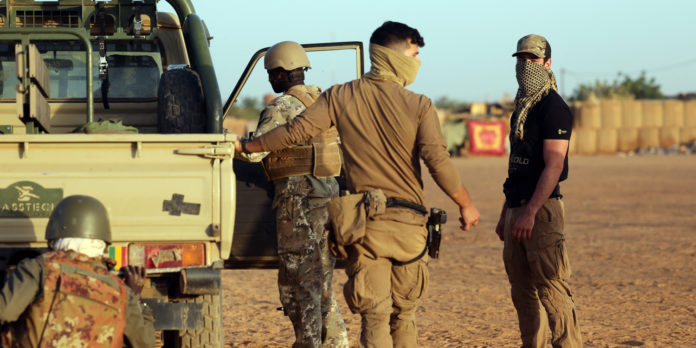 Mali: au moins 13 civils tués par des soldats et des hommes 