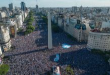 Mondial-2022 : à Buenos Aires, les supporters explosent de joie après la victoire face à la France