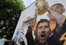Une fresque murale à Buenos Aires immortalise Messi avec la Coupe du monde