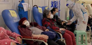 Chine : à Shanghai, dans un hôpital débordé par la flambée de cas de Covid-19