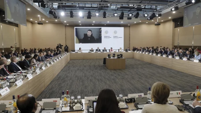 Ukraine: près d'un milliard d'euros de dons à l'issue de la conférence à Paris