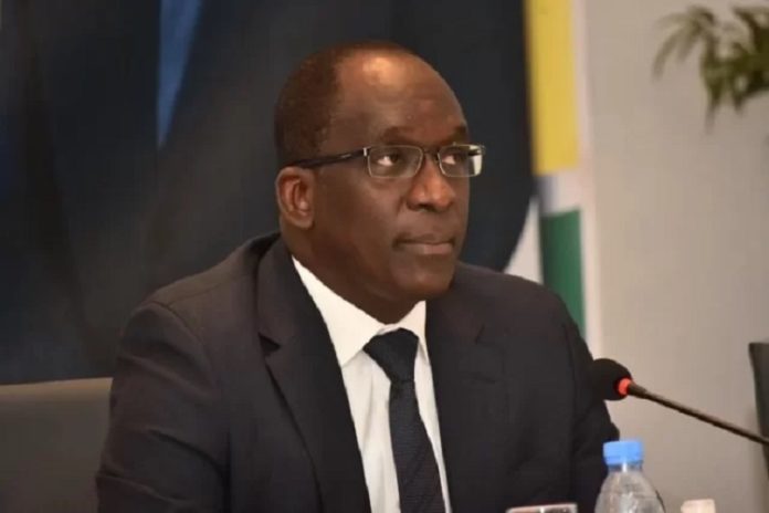 Abdoulaye DIOUF SARR et ses cafards à la tête du ministère de la Santé et de l’Action sociale
