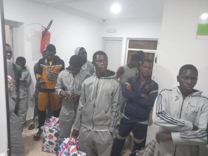 Rapatriement des 37 Sénégalais bloqués à Dahla : une aide financière demandée par les migrants (Audio)