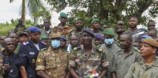 Mali: la junte se dit favorable à une transition menée par un militaire