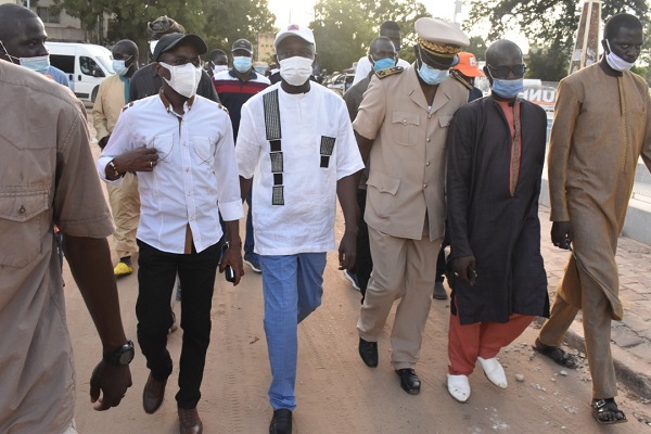 Le ministre Aly Ngouille Ndiaye en tournée dans les zones inondées : les images d’une visite de travail