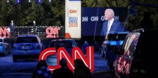 Jouant sur l'empathie et la colère anti-Trump, Biden retrouve les électeurs