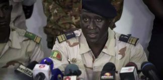 Mali: la junte se dit favorable à une transition menée par un militaire