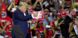 États-Unis: un meeting en salle de Trump dans le Nevada indigne les autorités locales