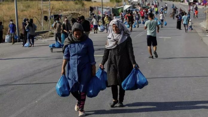 Grèce: à Lesbos, après l’incendie du camp de Moria, l’évacuation des réfugiés s’accélère