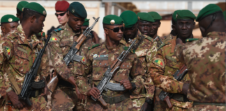 Mali: plus d'une dizaine de militaires tués lors de deux attaques successives...